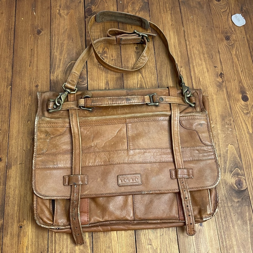 Totto tan leather messenger bag